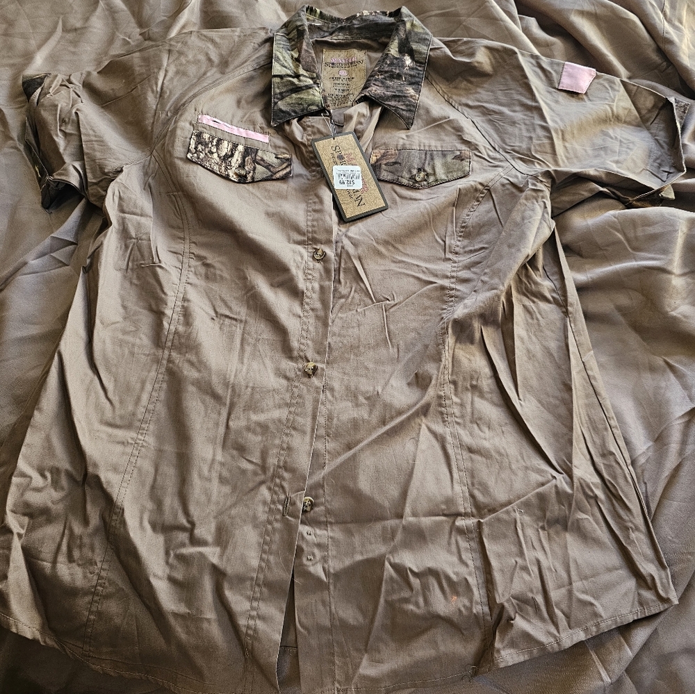 Womens Master Sportswoman button up brown and camo shorts sleeve shirt.